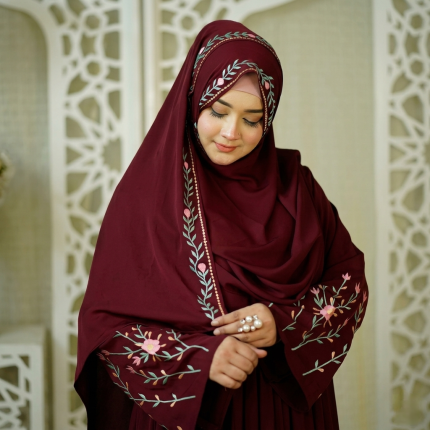 দুবাই চেরী কাপড়ের এমব্রয়ডারি কাজ করা বোরকা