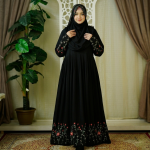 দুবাই চেরী কাপড়ের এমব্রয়ডারি কাজ করা বোরকা - Image 3